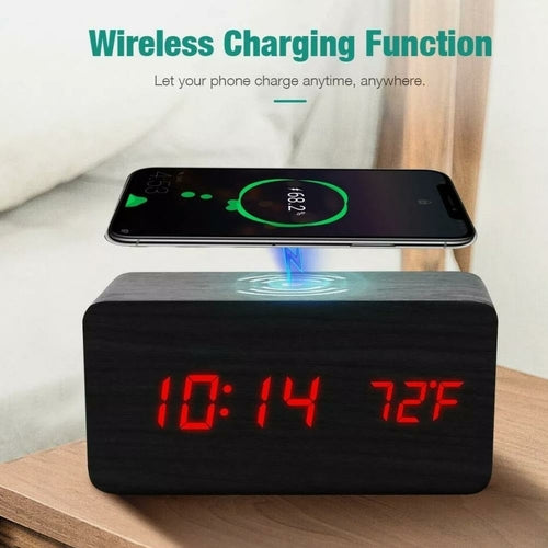 Sveglia digitale in legno con base di ricarica per telefono wireless -- Digital Alarm Clock with Wireless Phone Charging Pad