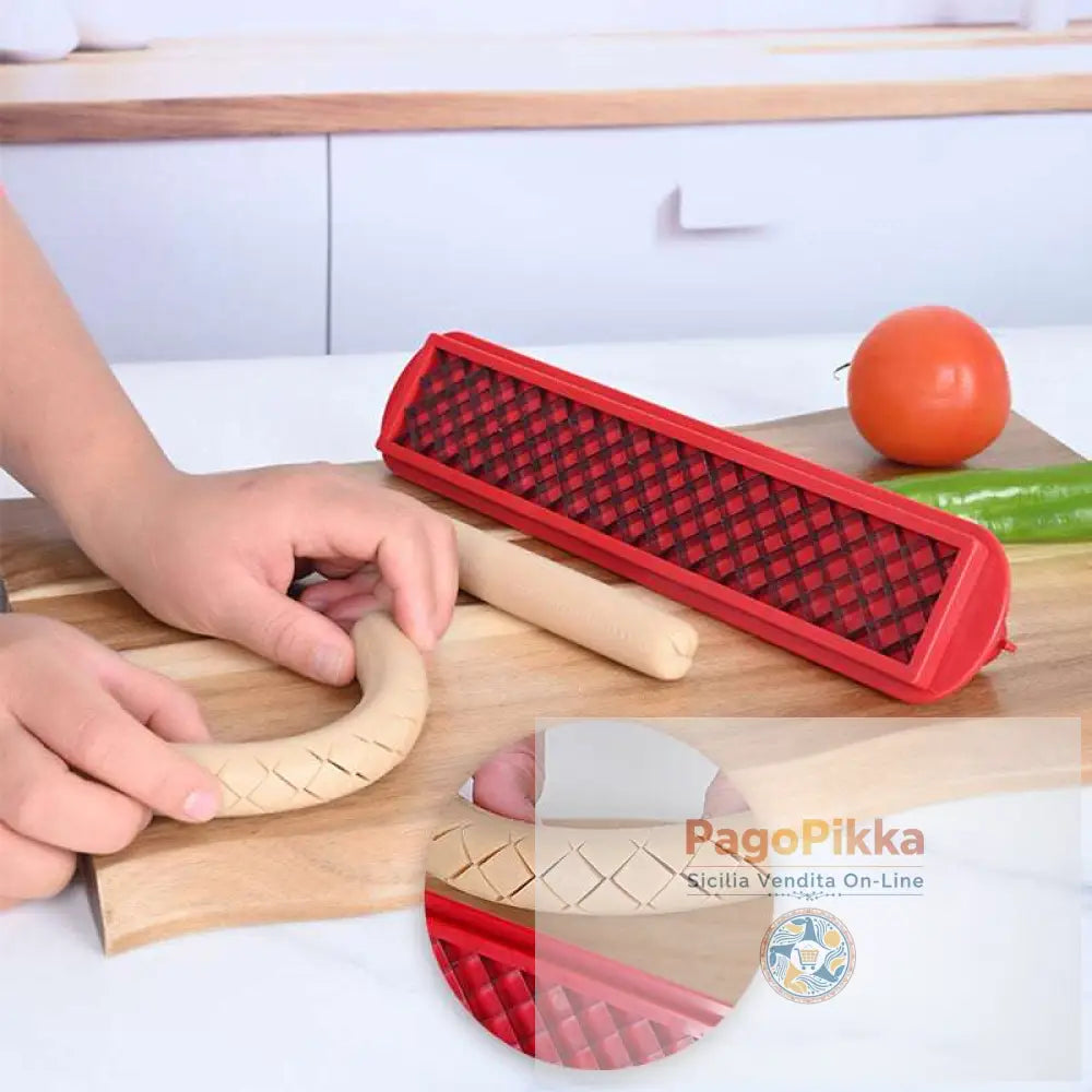 Cross - Groove Sausage & Hot Dog Slicer: Mesh di precisione accessorio ideale per la cucina. - red