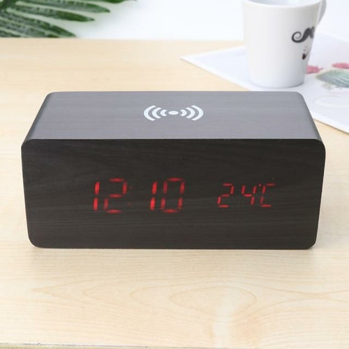 Sveglia digitale in legno con base di ricarica per telefono wireless -- Digital Alarm Clock with Wireless Phone Charging Pad
